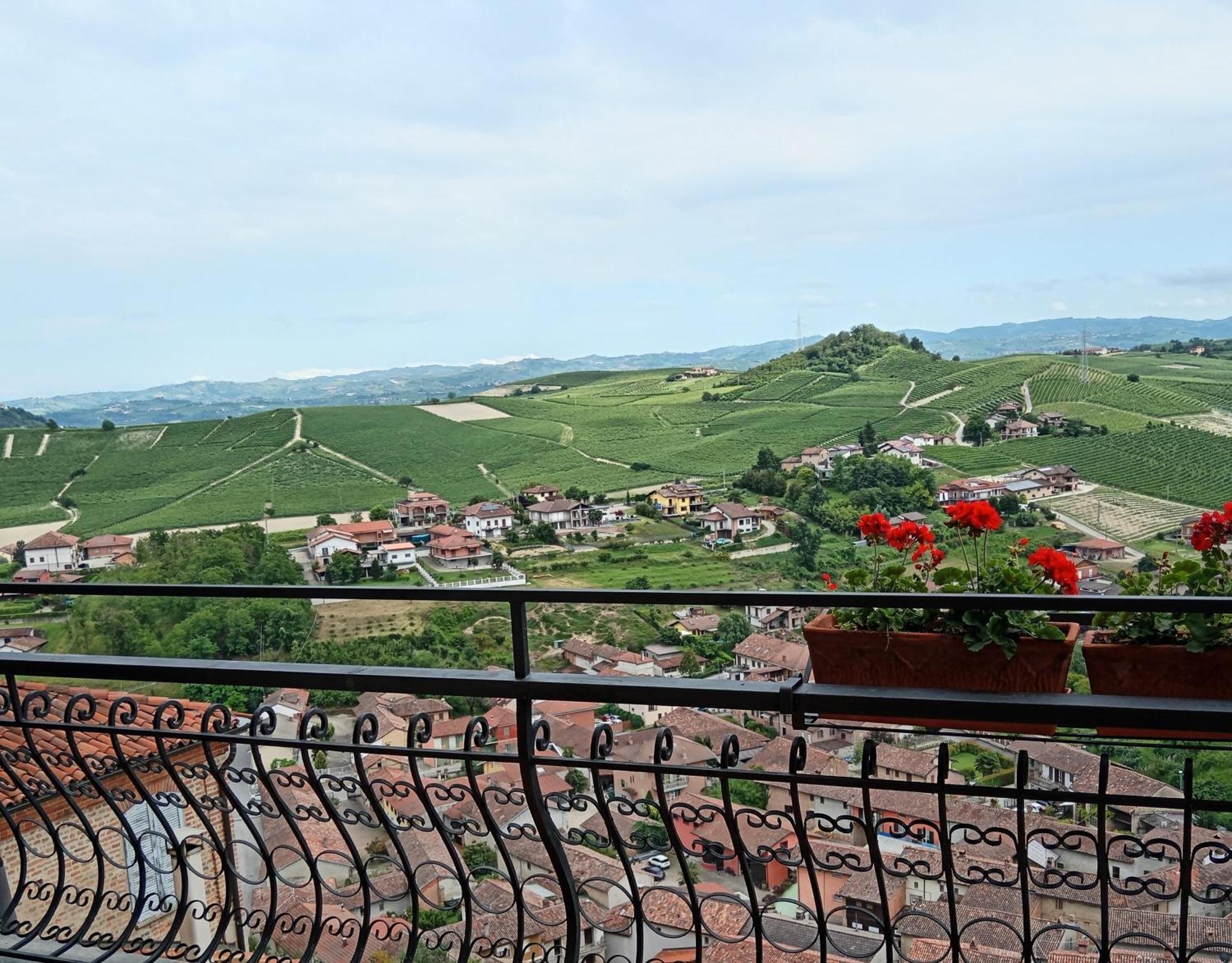 Teresa Al Belvedere Rooms&Holidayapartments Camere&Appartamenti Castellinaldo Eksteriør billede